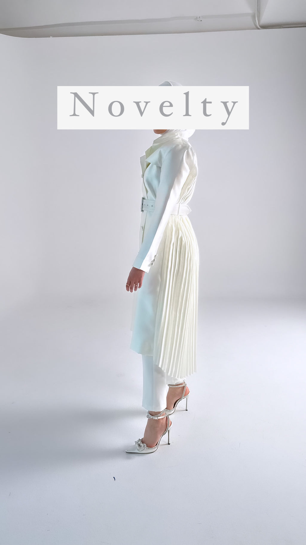 Off-white half pleated jacket